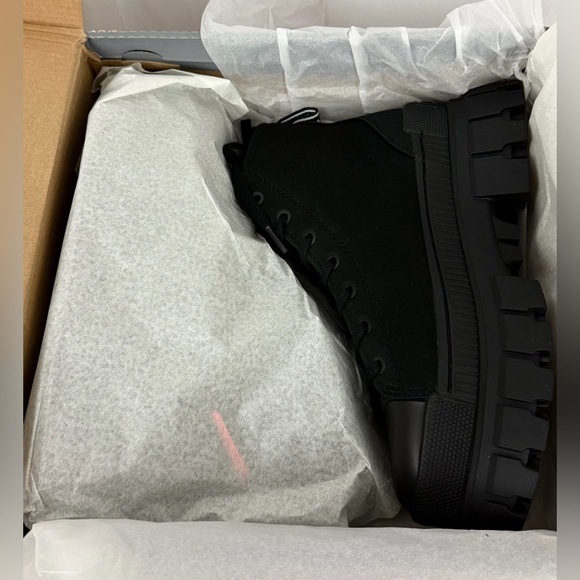 Palladium Black Revolt HI Top Traction Platform Lace-Up Canvas Boot/Hiker NWT - Picture 7 of 8